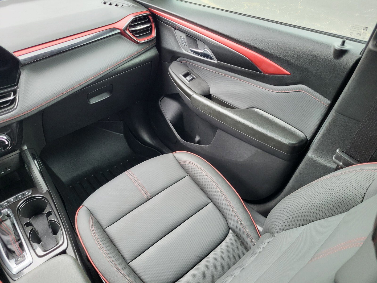 Used 2024 Chevrolet TrailBlazer RS w/ Driver Confidence Package image 16