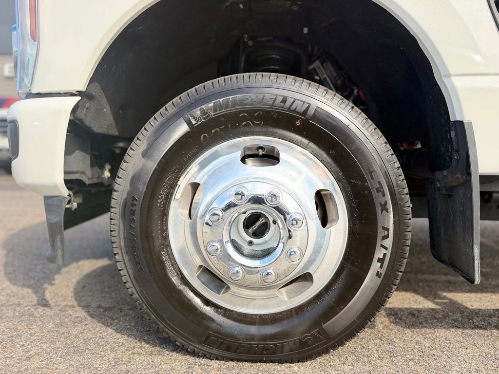 Certified 2025 Ford F350 Platinum AWD/4WD image 2