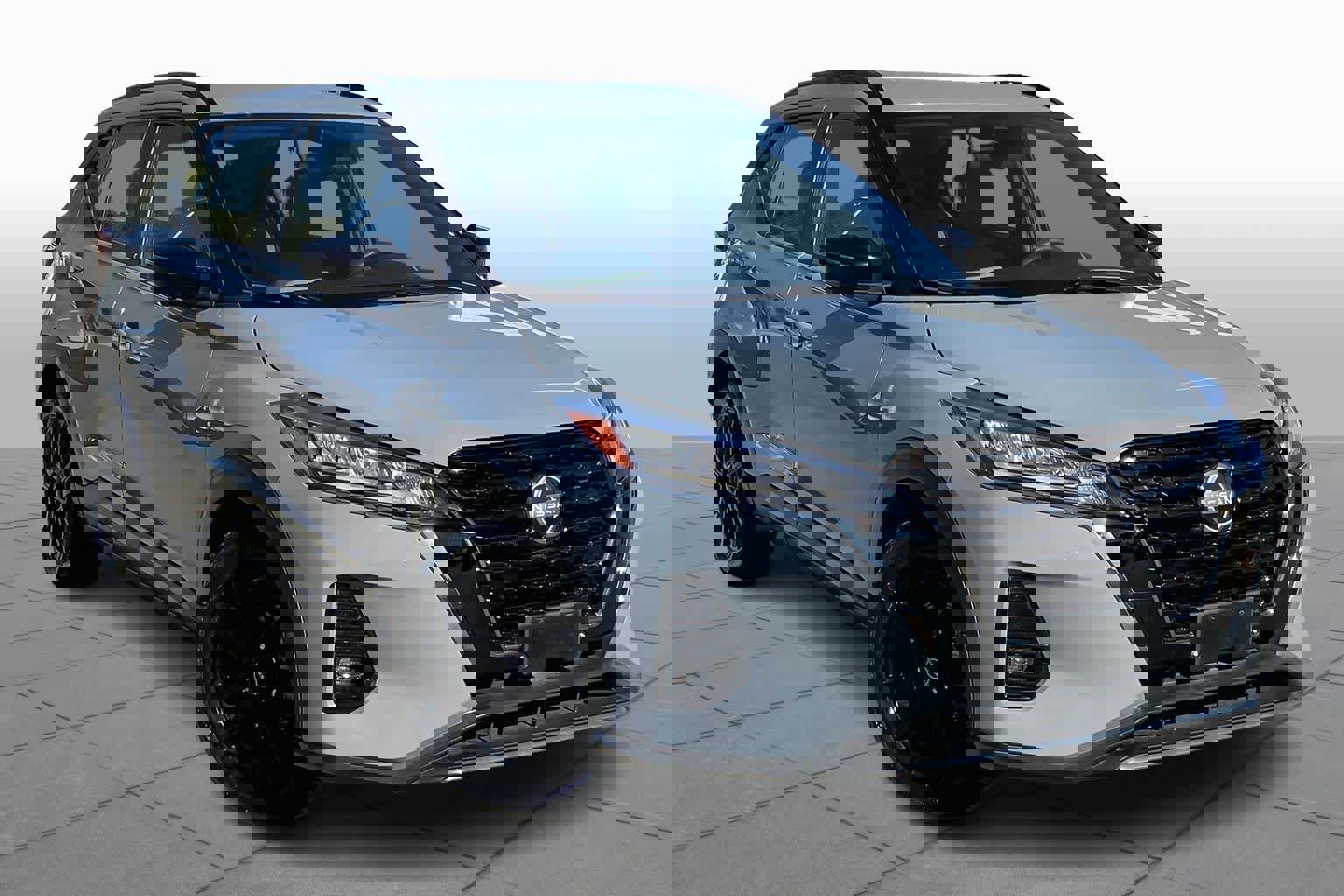 Used 2023 Nissan Kicks SR w/ SR Premium Package image 2