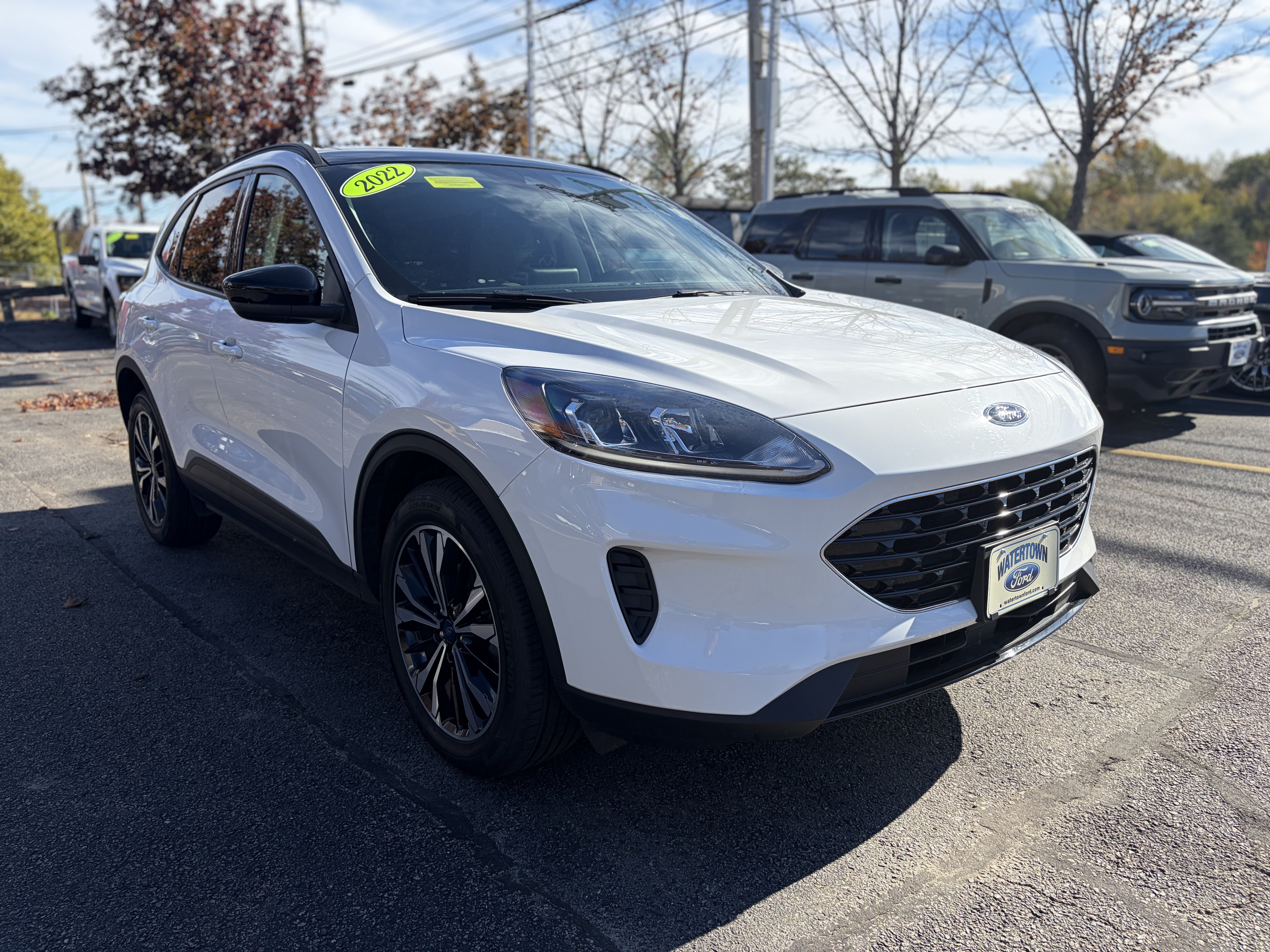 Certified 2022 Ford Escape SE w/ SE Sport Appearance Package AWD/4WD image 3