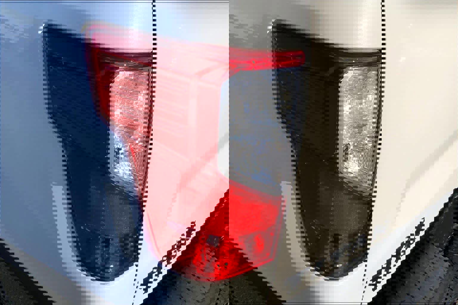 Used 2018 Nissan Titan PRO-4X image 25