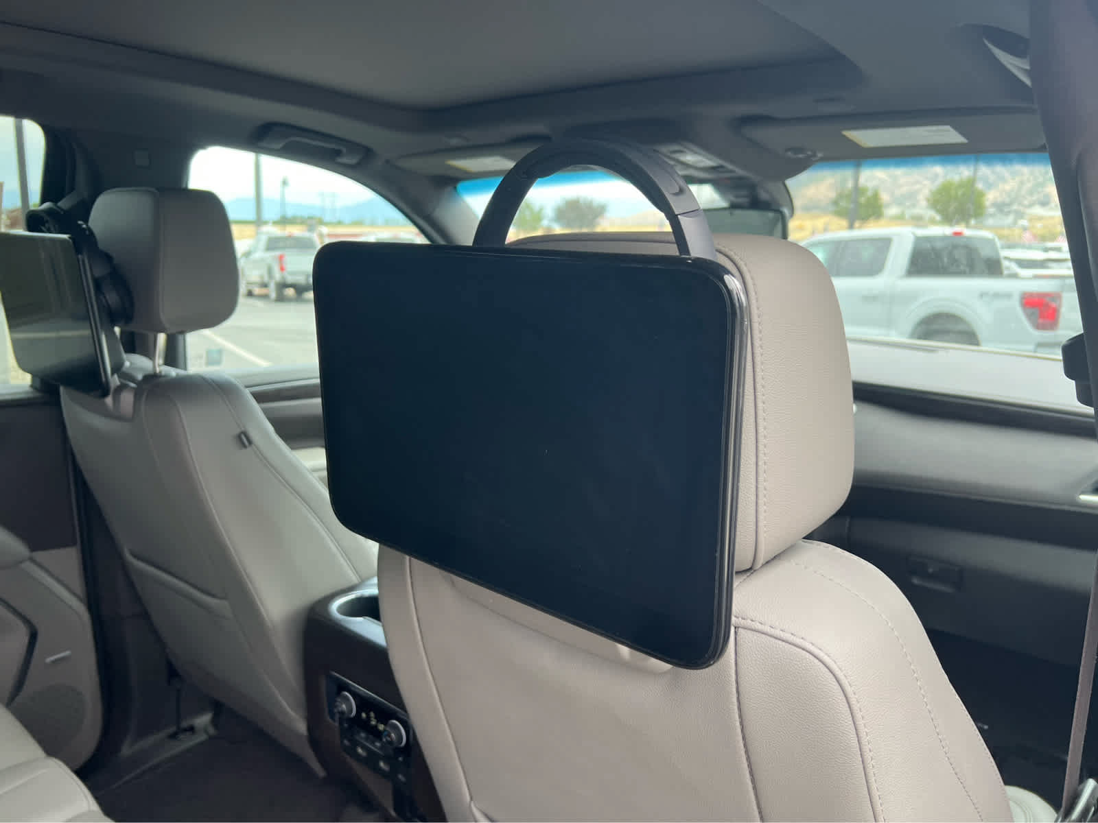 Used 2022 Chevrolet Tahoe LT w/ LT Signature Plus Package AWD/4WD image 25