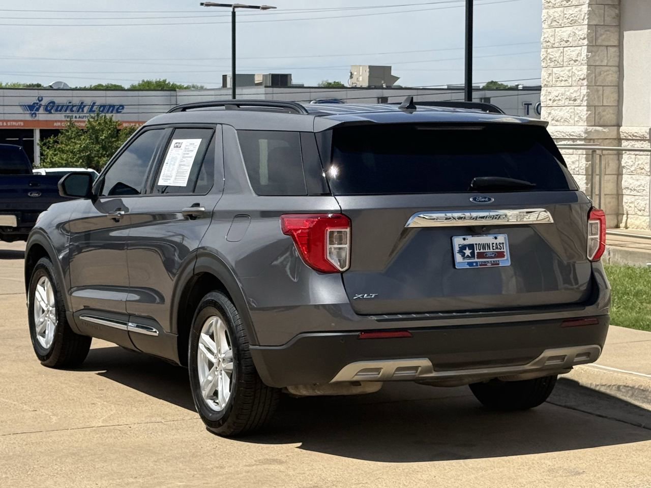 Certified 2021 Ford Explorer XLT w/ Equipment Group 202A image 4