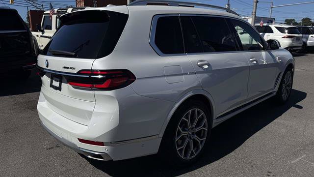 Used 2024 BMW X7 xDrive40i w/ Premium Package AWD/4WD image 3