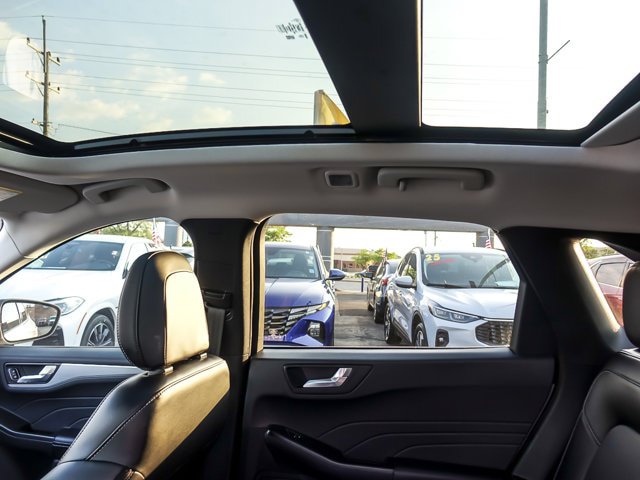 Certified 2025 Ford Escape Platinum AWD/4WD image 12