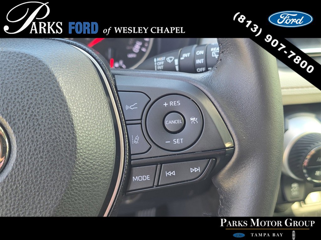 Used 2020 Toyota RAV4 XLE Premium image 31