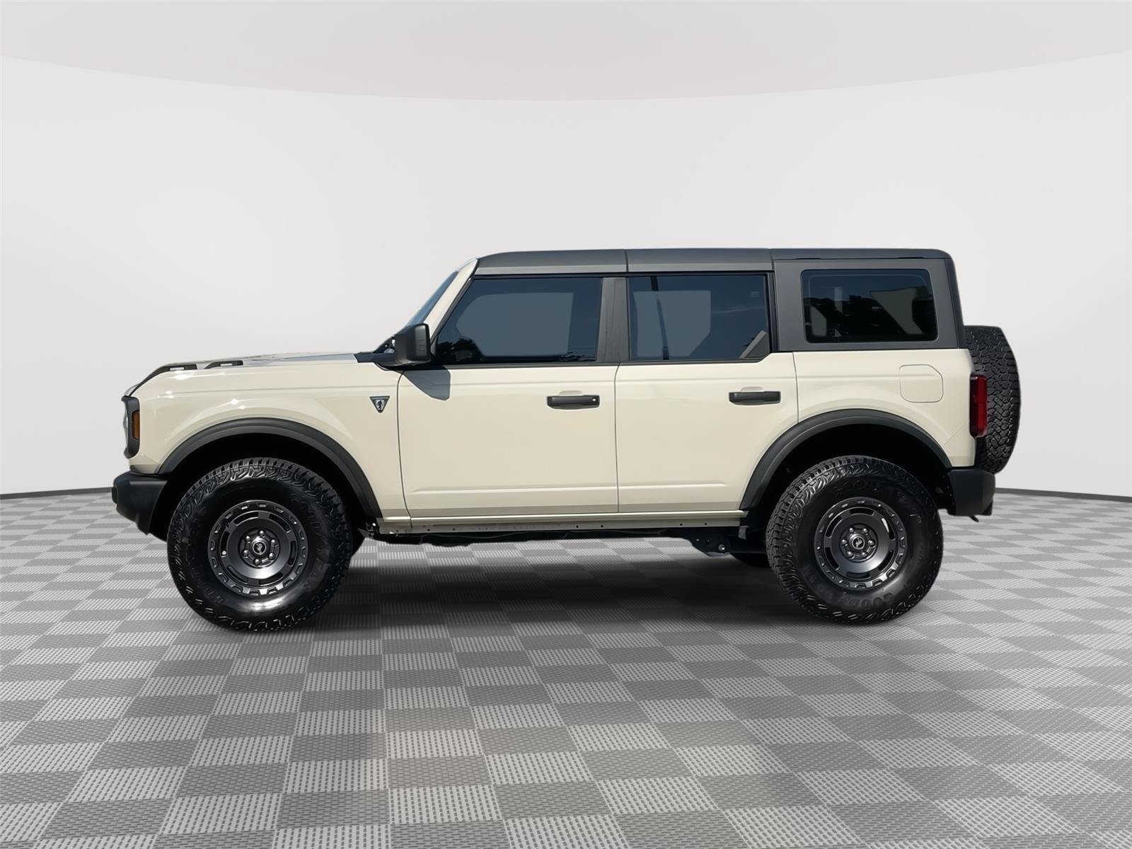 Certified 2025 Ford Bronco 4-Door w/ Sasquatch Package AWD/4WD image 2