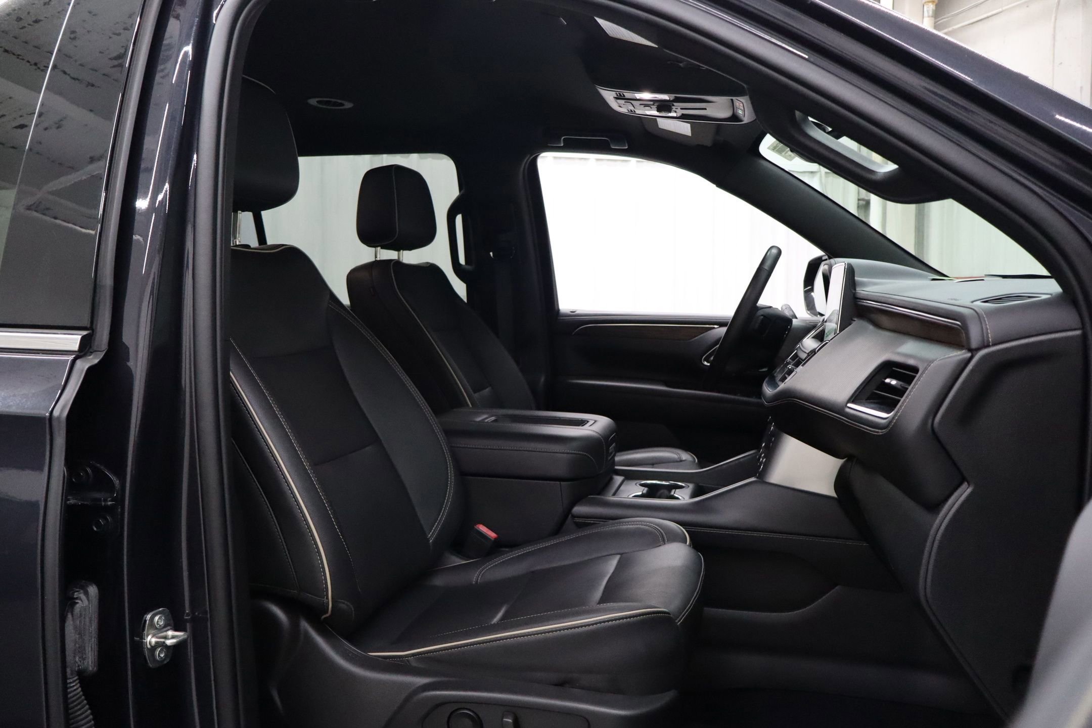 Used 2022 Chevrolet Suburban Premier image 37