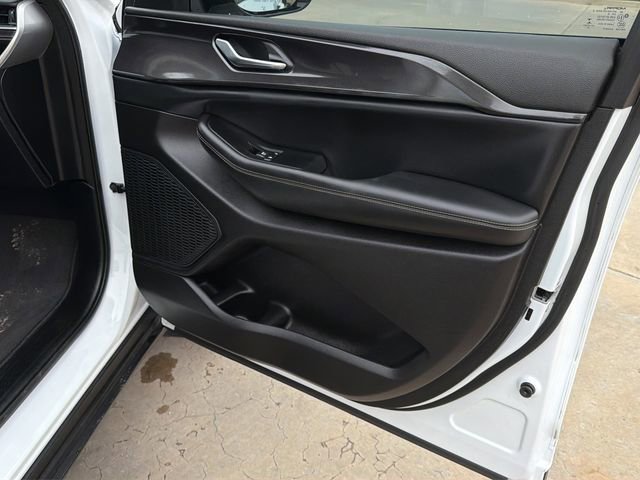 Used 2023 Jeep Grand Cherokee Altitude image 10