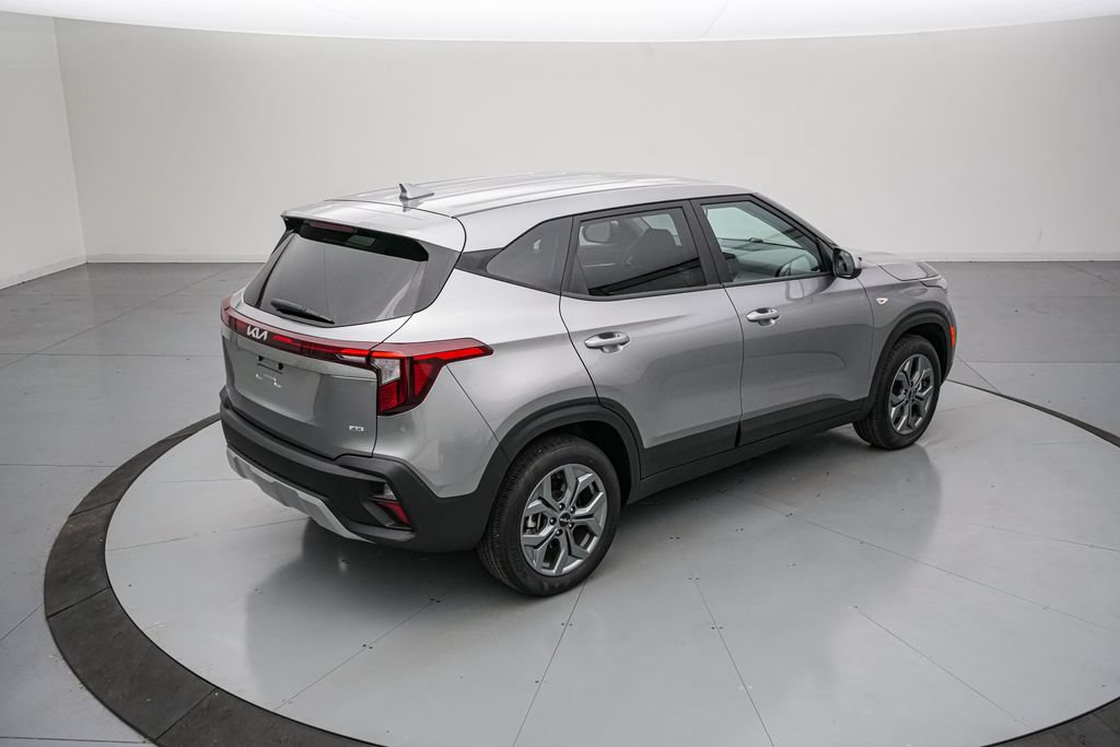 Used 2026 Kia Seltos LX AWD/4WD image 4