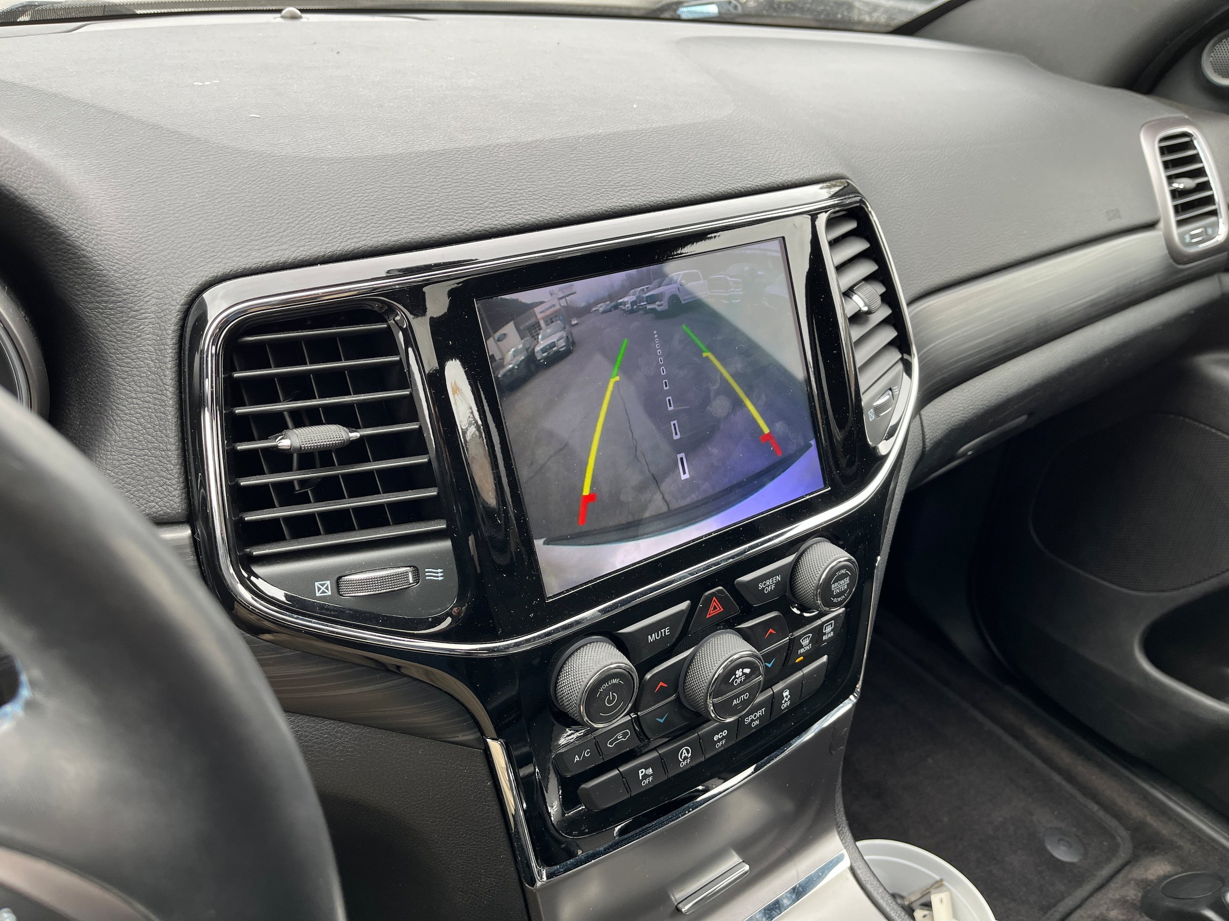 Used 2019 Jeep Grand Cherokee Laredo AWD/4WD image 20