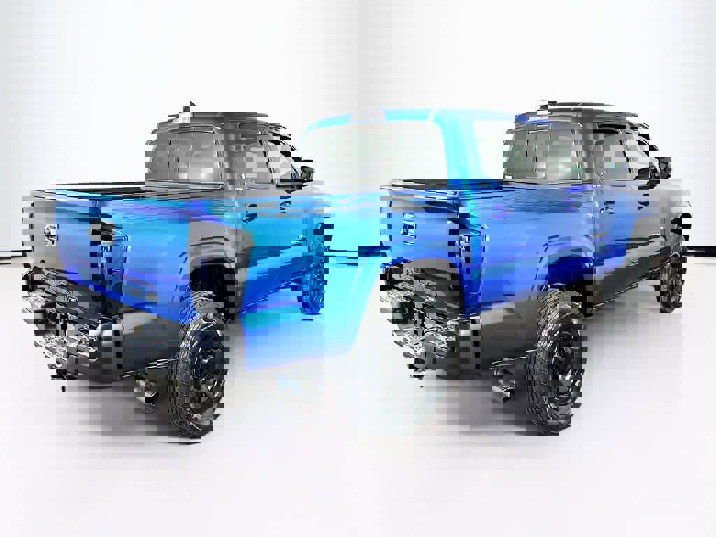 Used 2018 Toyota Tacoma SR5 image 5