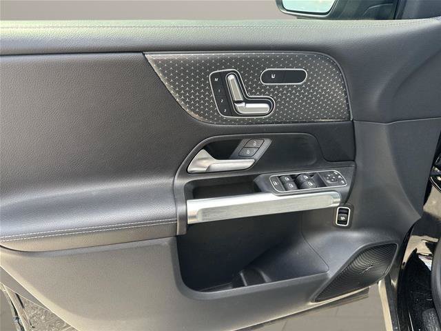 Used 2025 Mercedes-Benz GLB 250 4MATIC image 12
