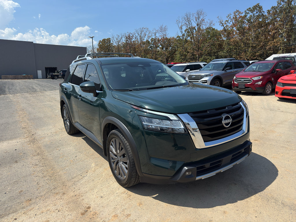 Used 2024 Nissan Pathfinder SL w/ SL Premium Package FWD image 3