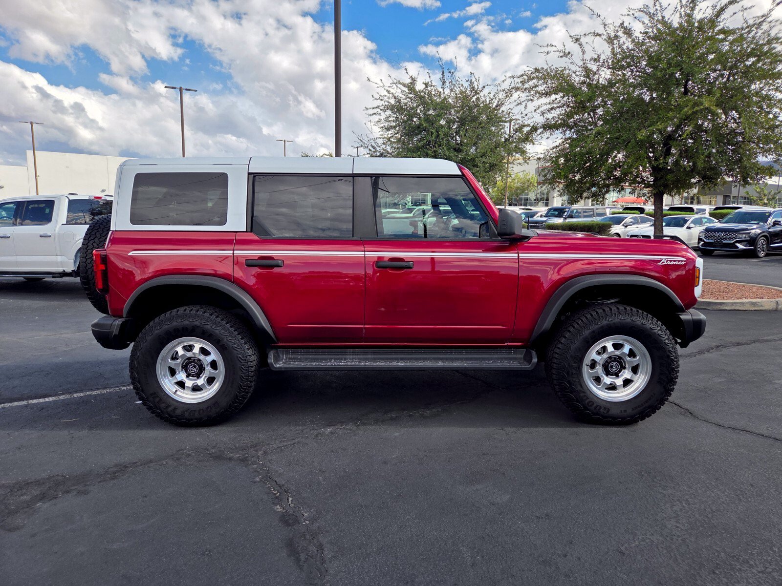 Certified 2025 Ford Bronco Heritage Edition AWD/4WD image 7