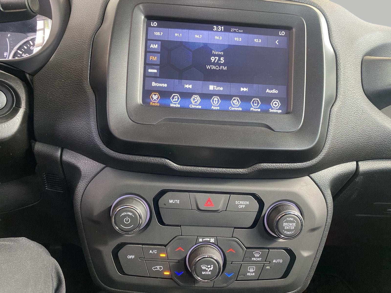 Used 2018 Jeep Renegade Latitude w/ Cold Weather Group AWD/4WD image 15
