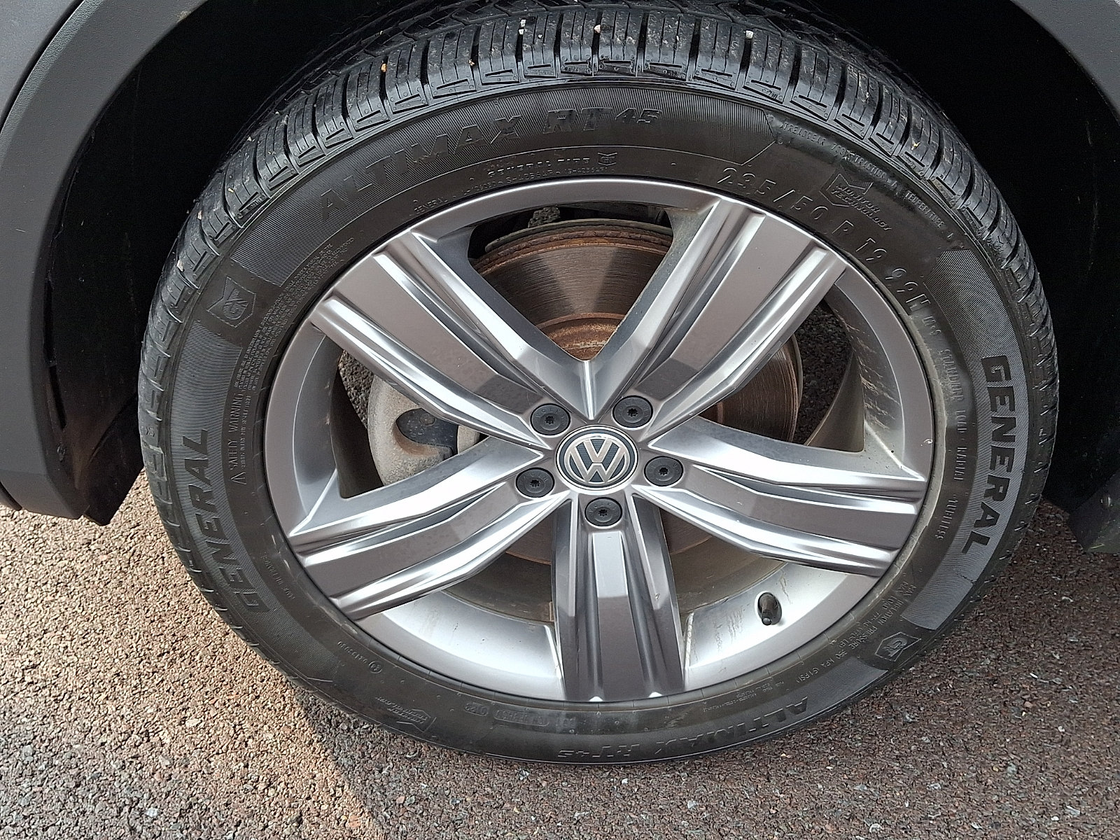 Used 2020 Volkswagen Tiguan SEL AWD/4WD image 28