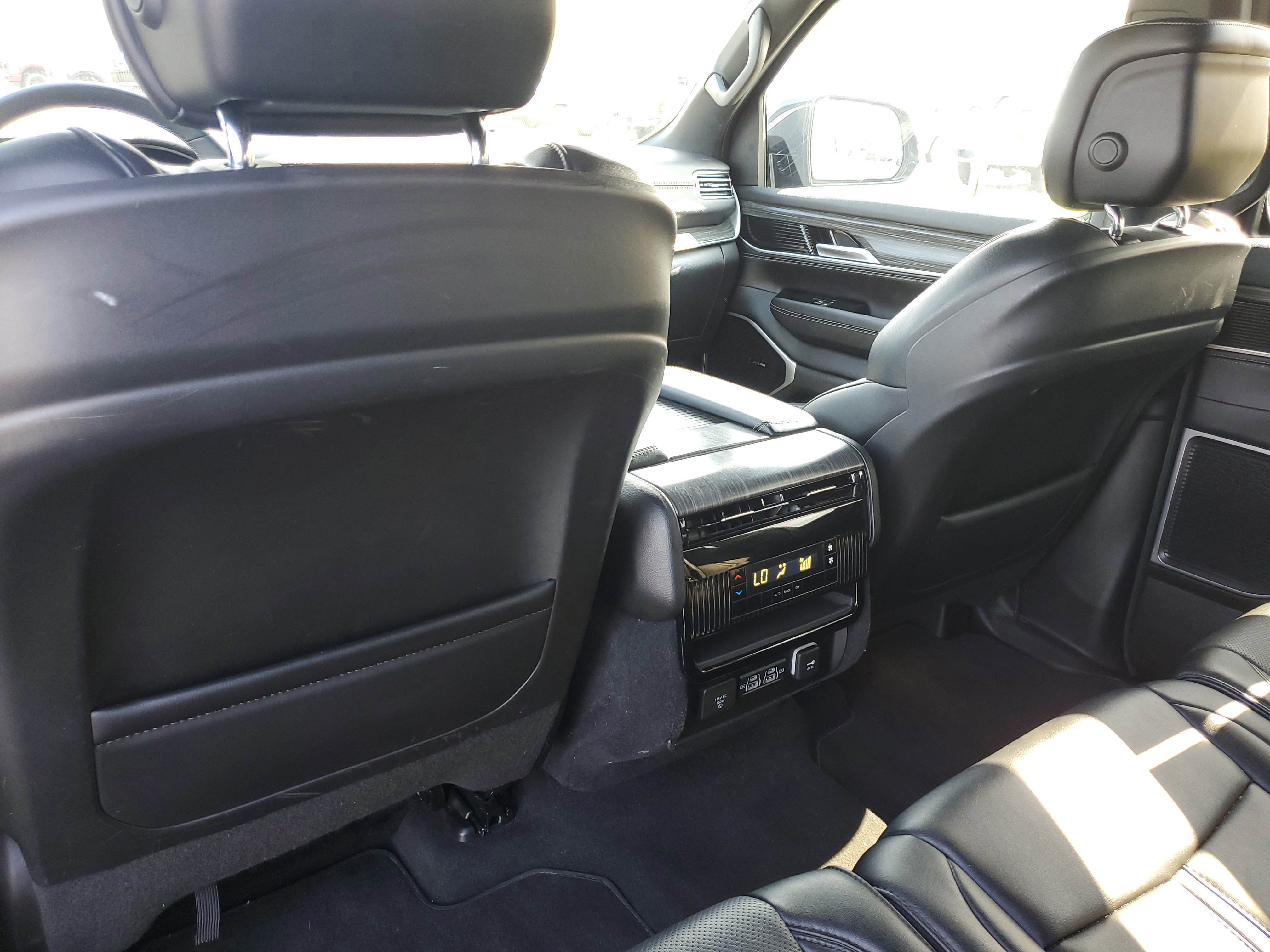 Used 2024 Jeep Wagoneer L Series II w/ Flexible Seating Group image 12