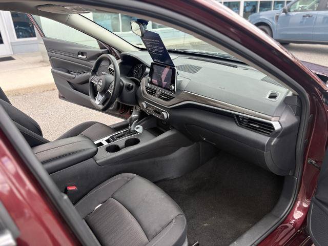 Used 2025 Nissan Altima 2.5 SV FWD image 14