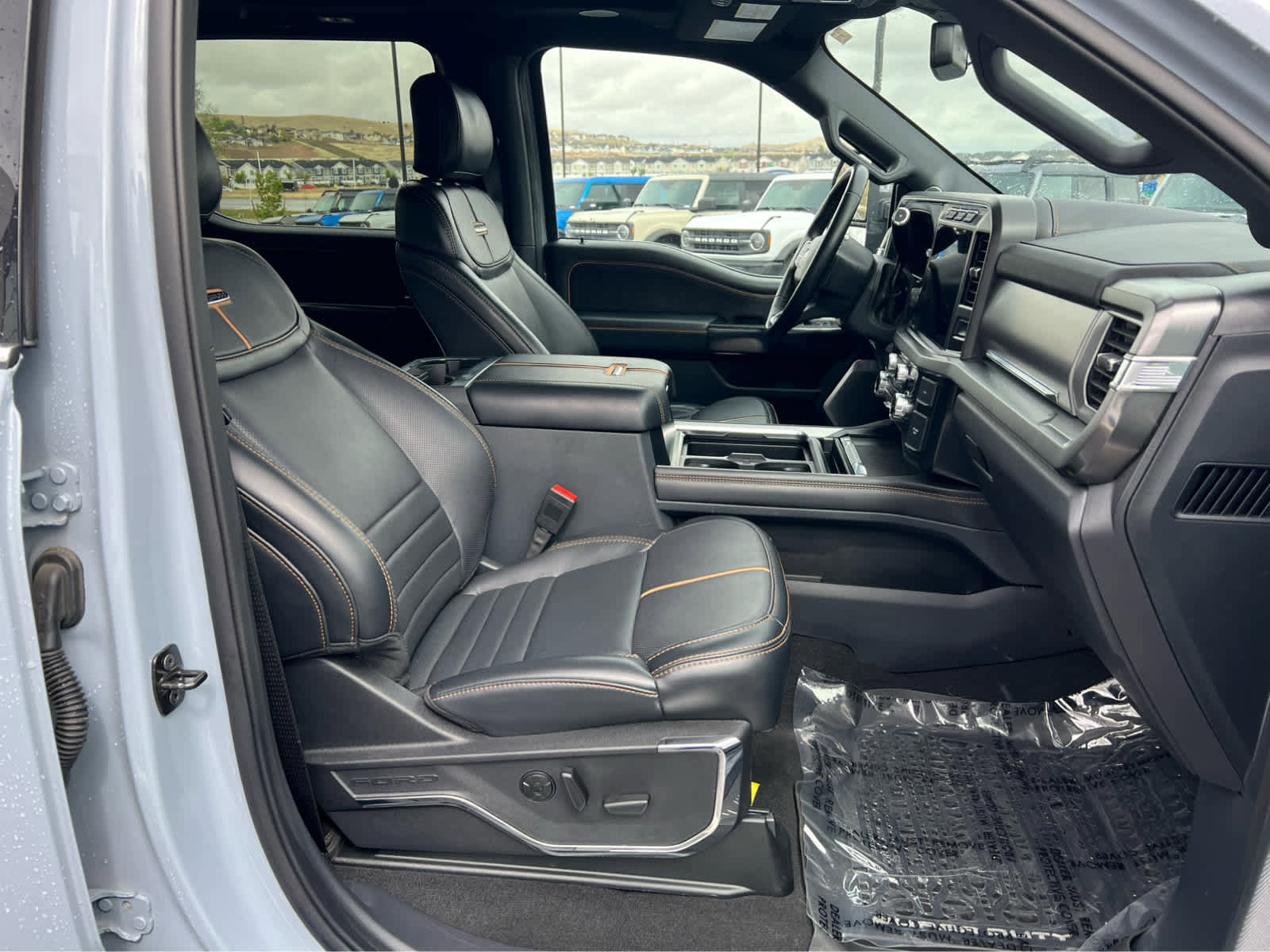 Certified 2024 Ford F450 Platinum w/ FX4 Off-Road Package AWD/4WD image 17
