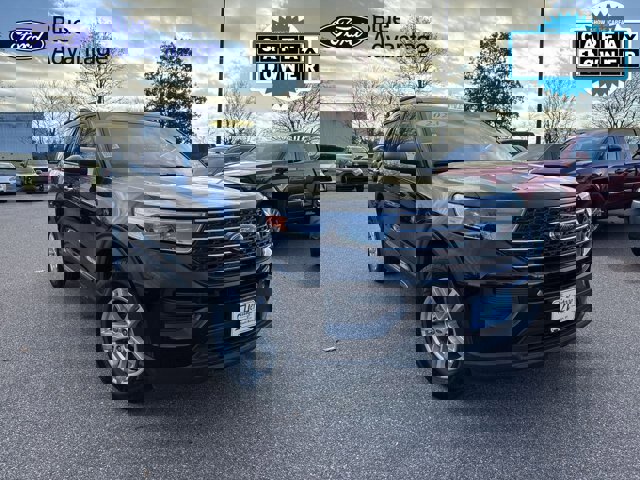 Certified 2023 Ford Explorer XLT image 1