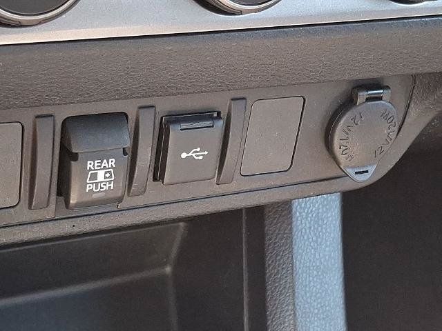 Used 2020 Toyota Tacoma SR5 AWD/4WD image 24