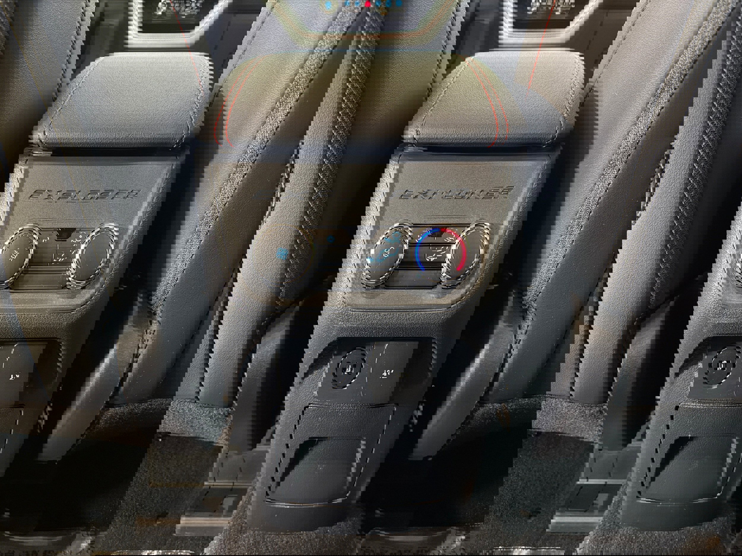 Certified 2025 Ford Explorer ST-Line image 14