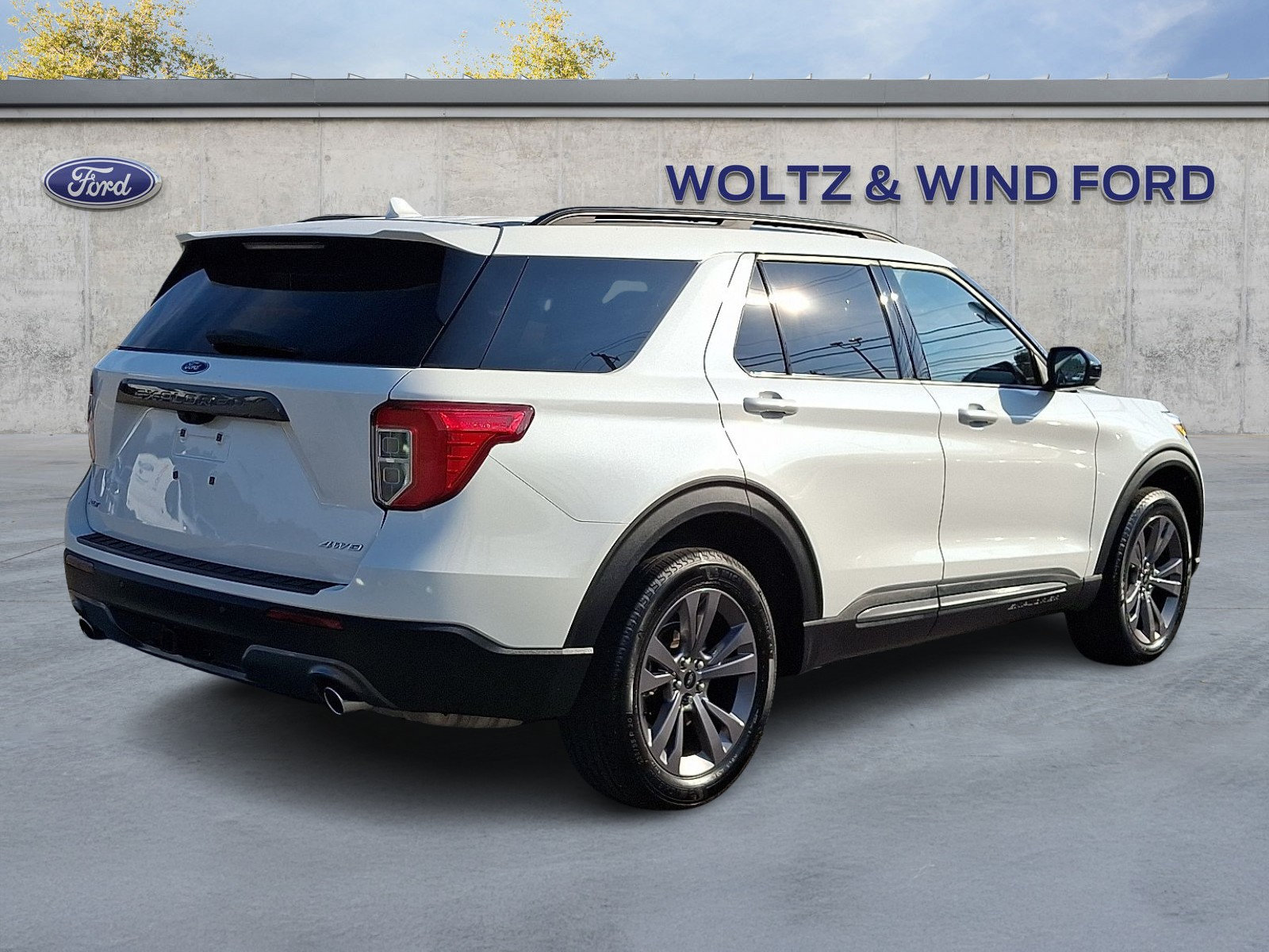 Certified 2024 Ford Explorer XLT w/ Equipment Group 202A AWD/4WD image 6