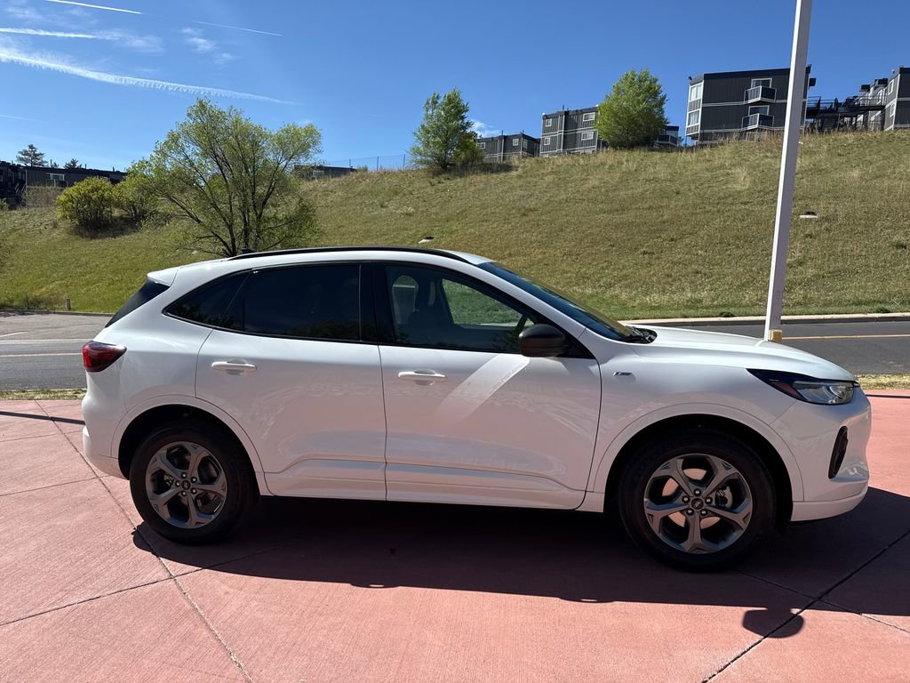 Certified 2023 Ford Escape ST-Line AWD/4WD image 10