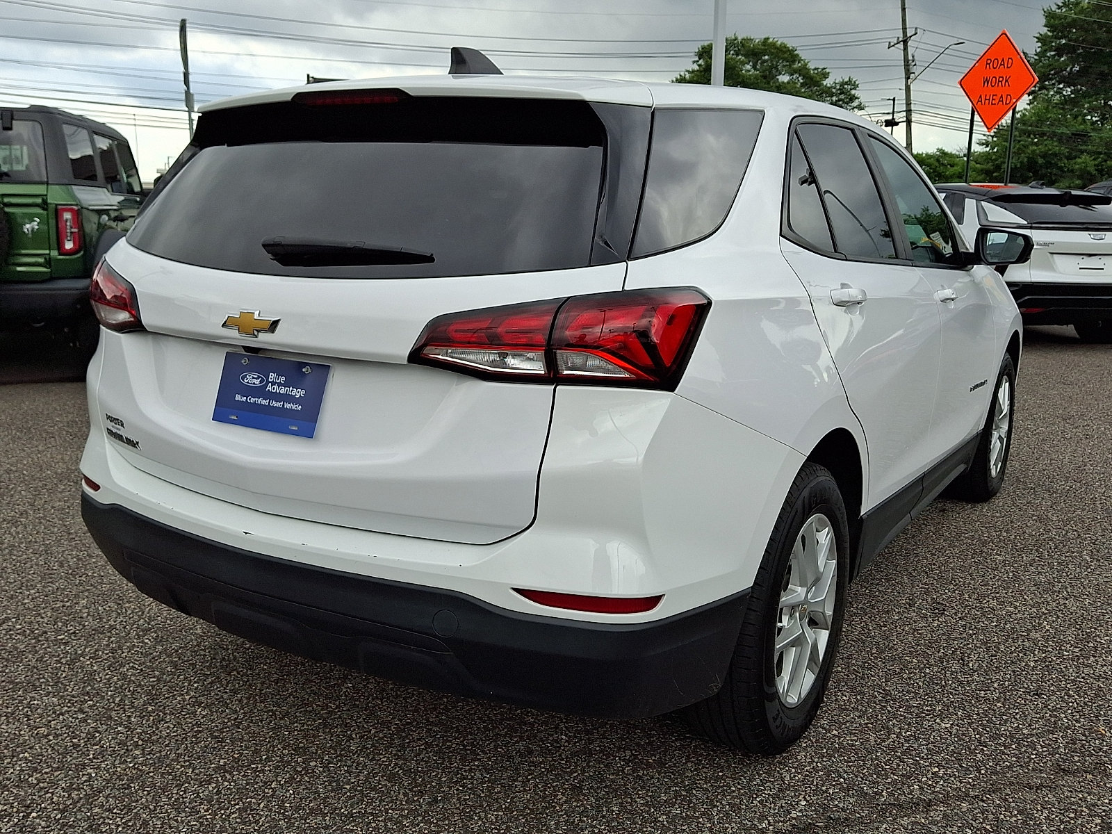 Used 2023 Chevrolet Equinox LS w/ LS Convenience Package FWD image 10