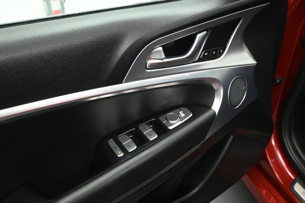 Used 2022 Genesis G70 2.0T w/ Prestige Package RWD image 8