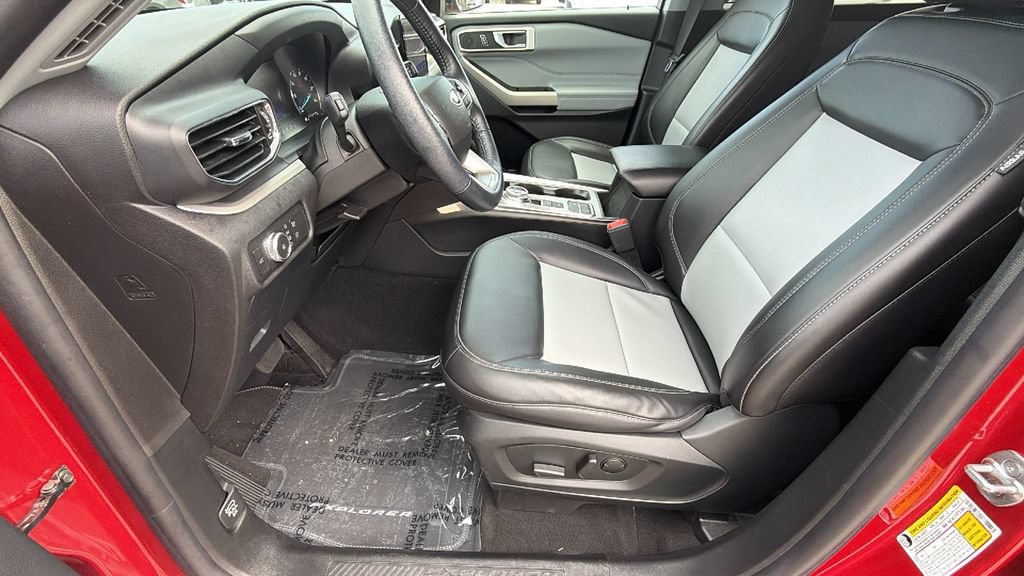 Certified 2022 Ford Explorer XLT w/ Equipment Group 202A RWD image 22