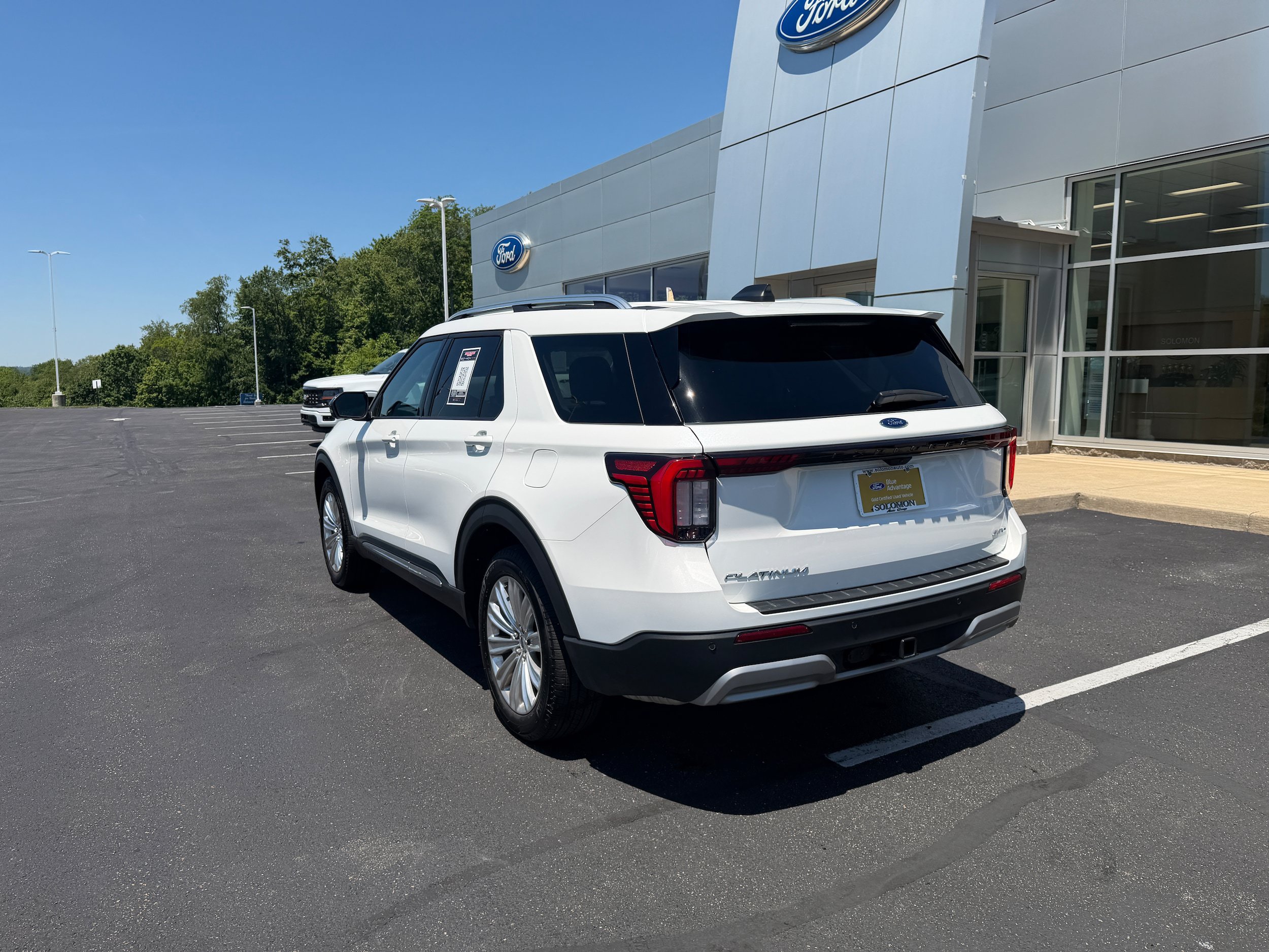 Certified 2025 Ford Explorer Platinum w/ LUX Leather Package AWD/4WD image 8