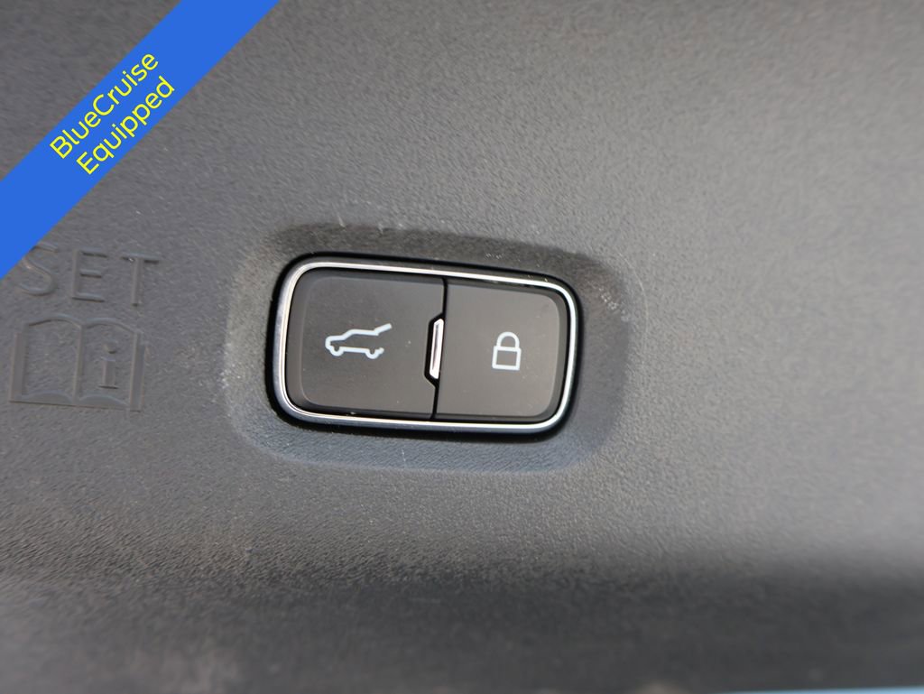 Certified 2025 Ford Expedition Active AWD/4WD image 17