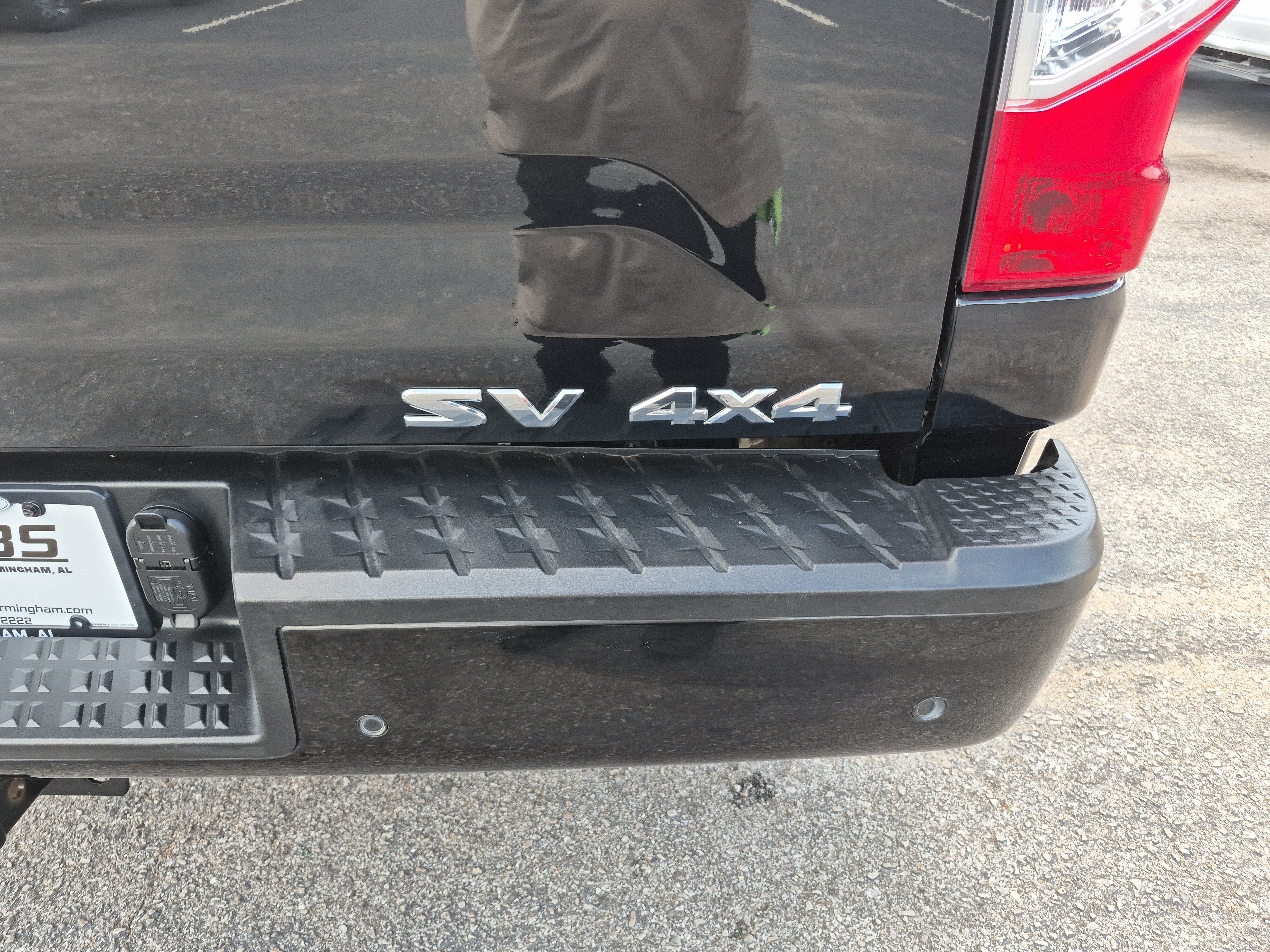 Used 2023 Nissan Titan SV w/ SV Convenience Package AWD/4WD image 9