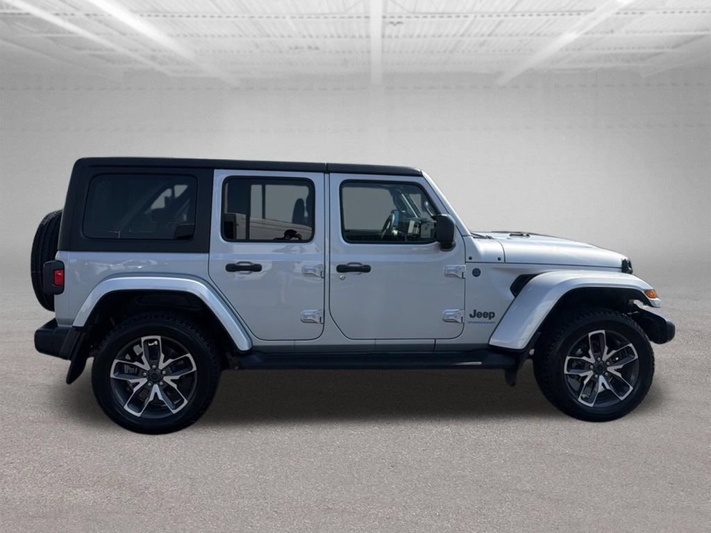 Used 2024 Jeep Wrangler Unlimited w/ Convenience Group AWD/4WD image 14