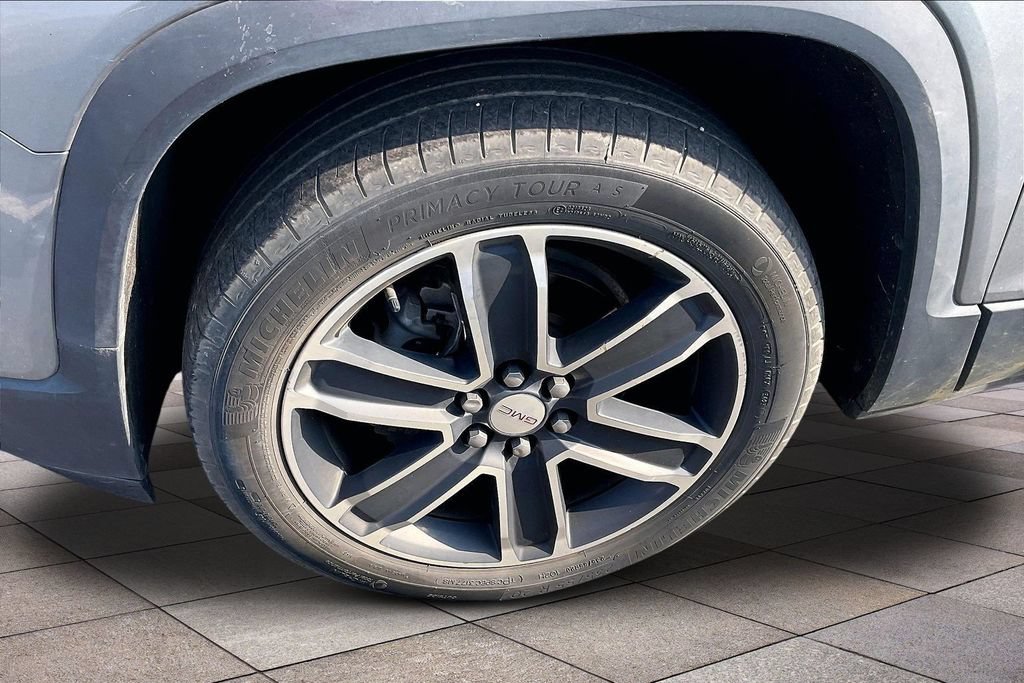 Used 2023 GMC Acadia SLT w/ Technology Package FWD image 7