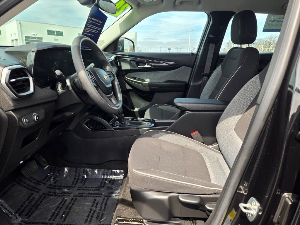 Used 2024 Chevrolet TrailBlazer LS w/ LS Confidence Package FWD image 20