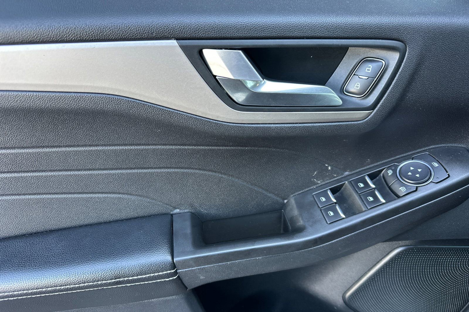 Certified 2021 Ford Escape SE w/ SE Sport Appearance Package FWD image 10