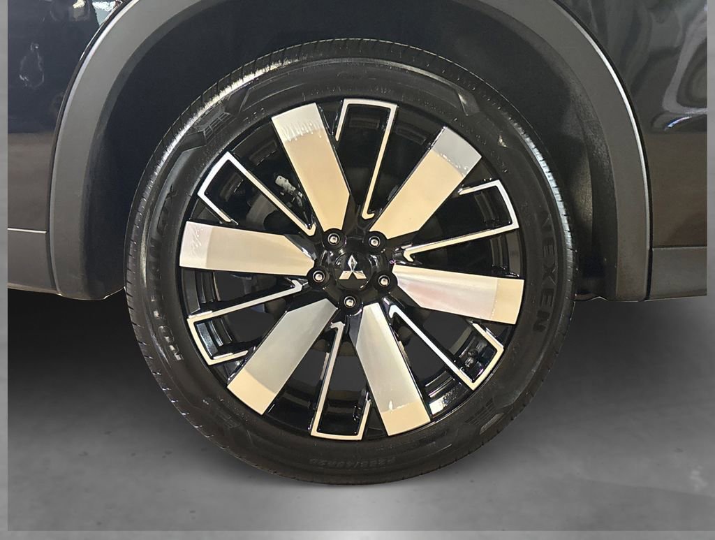 Used 2025 Mitsubishi Outlander SE image 19