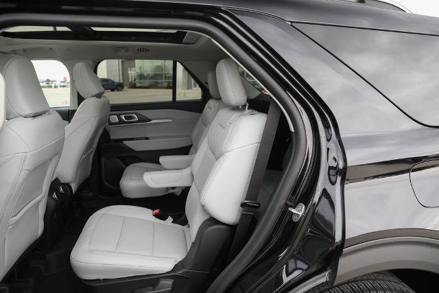 Certified 2025 Ford Explorer Platinum w/ LUX Leather Package image 32