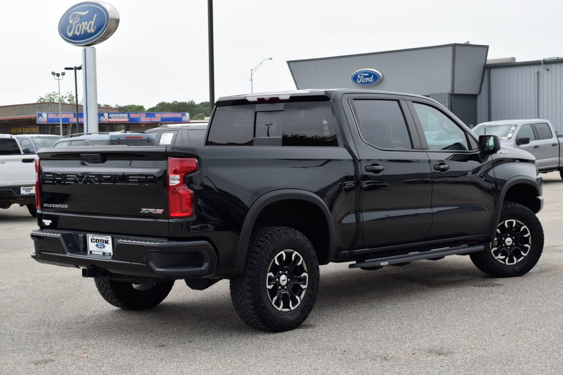 Used 2024 Chevrolet Silverado 1500 ZR2 AWD/4WD image 6