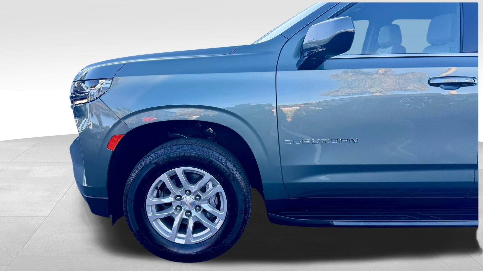 Used 2024 Chevrolet Suburban LT image 17