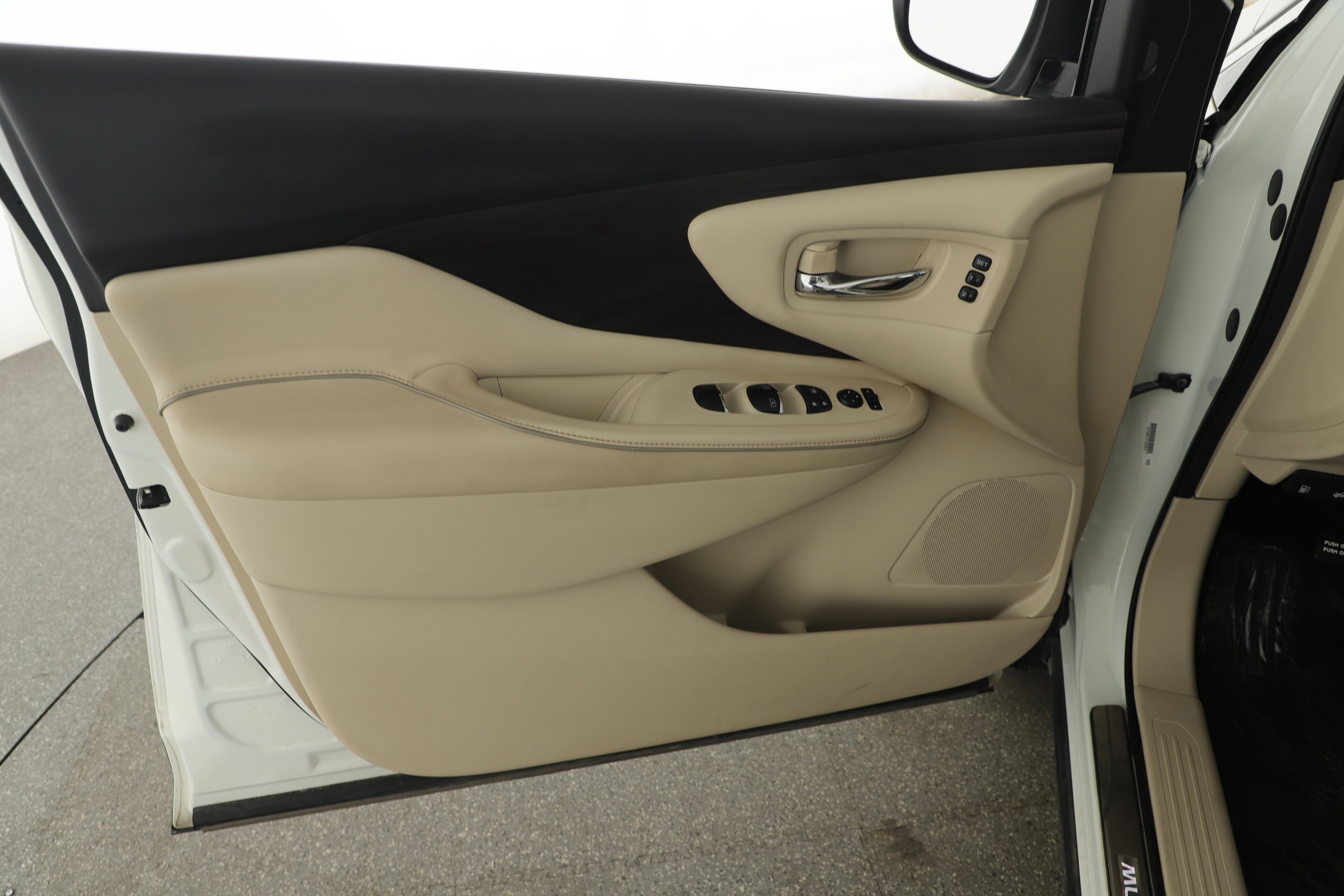 Used 2019 Nissan Murano Platinum w/ Cargo Package image 5