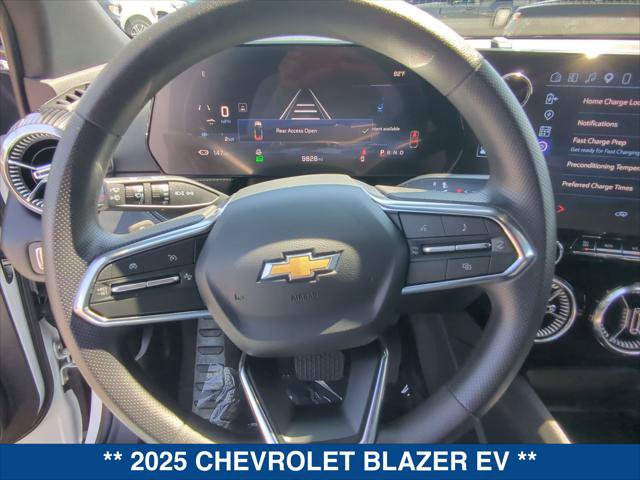 Used 2025 Chevrolet Blazer EV LT FWD image 13