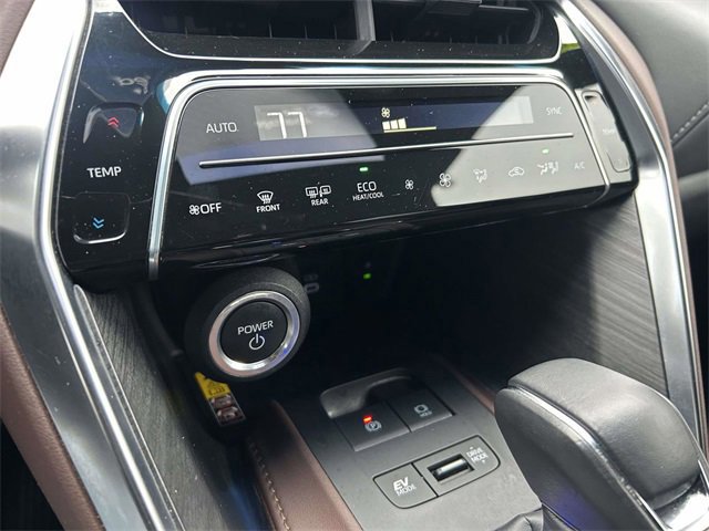 Used 2024 Toyota Venza Limited image 25