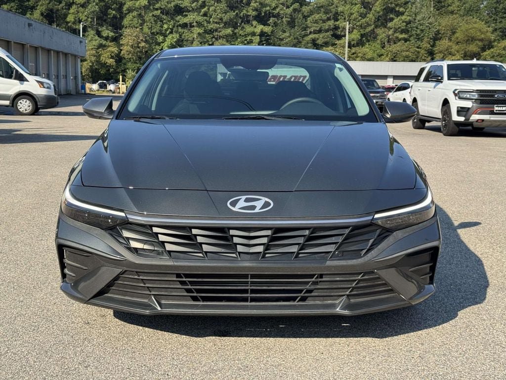 Used 2025 Hyundai Elantra SE FWD image 26