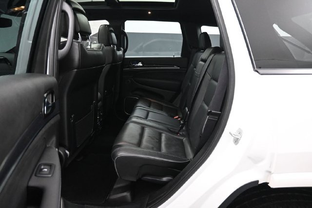 Used 2020 Jeep Grand Cherokee Overland AWD/4WD image 22