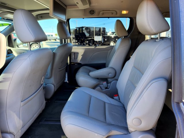 Used 2017 Toyota Sienna XLE Premium w/ Outdoor Package AWD/4WD image 16