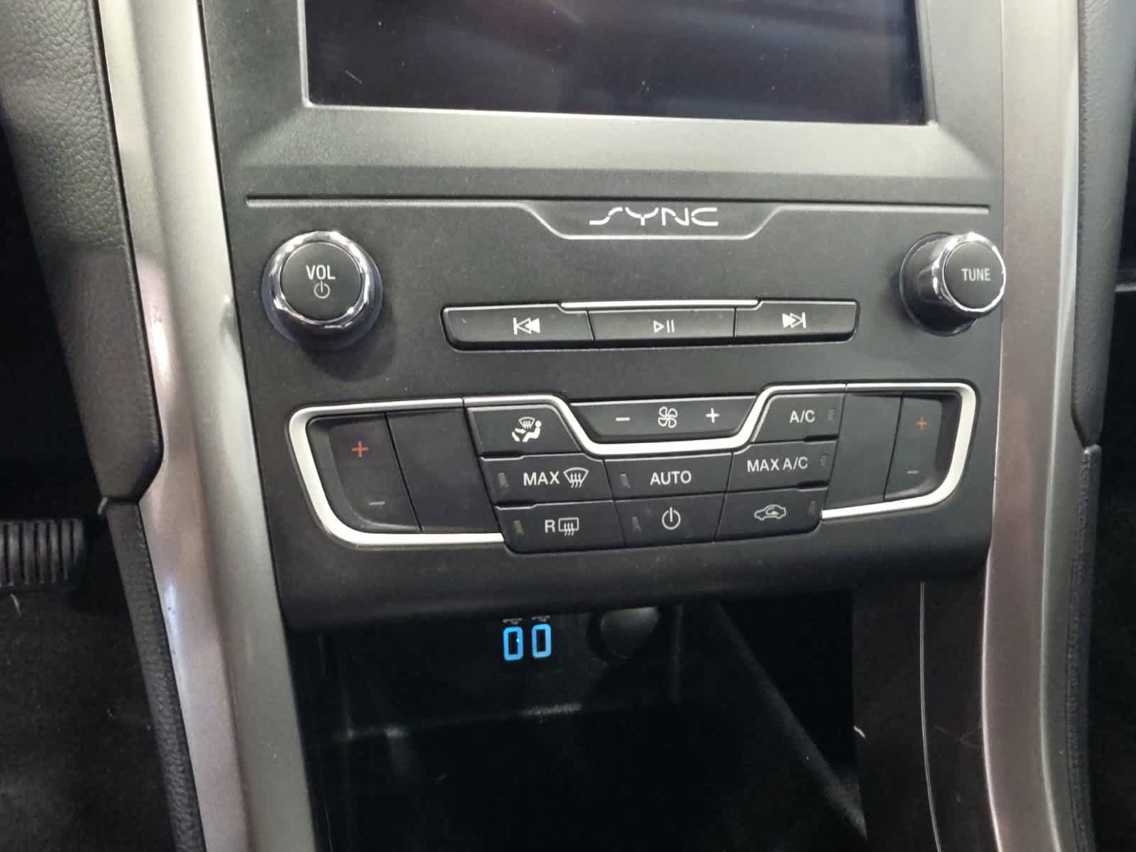 Certified 2020 Ford Fusion SE FWD image 26